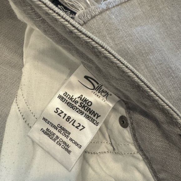 Silver Jeans Light Gray Straight Leg Denim - Picture 4 of 6